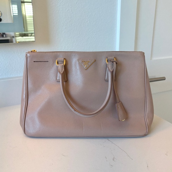 EUC Prada Saffiano Satchel Medium - Picture 1 of 12